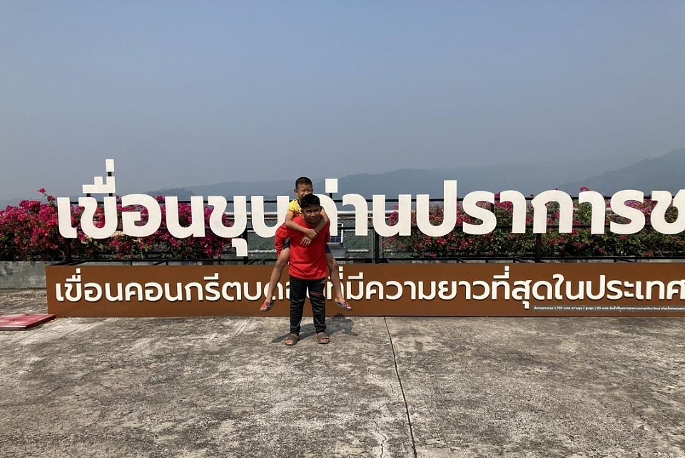 บริการเหมารถไปตามสถานที่ท่องเที่ยวต่างๆทั่วไทย โทร. 0923525476